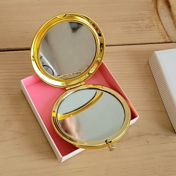 "Oh, So  Pretty"  Signature Compact Mirror - Picture 3 of 7